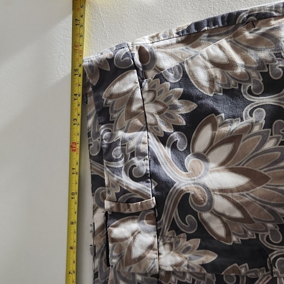 Mossimo short womens stretch floral all over print gray white size 8 - Picture 5 of 7
